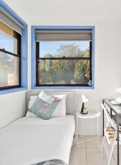 Modern Single Room - Nearby Stations & Eateries - Shared Bathroom - Redcliffe Tourism 3