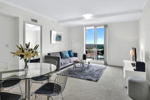 Modern Spacious Chatswood Apartment H1016 - Redcliffe Tourism 0