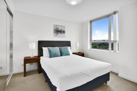 Modern Spacious Chatswood Apartment H1016 - Redcliffe Tourism 1