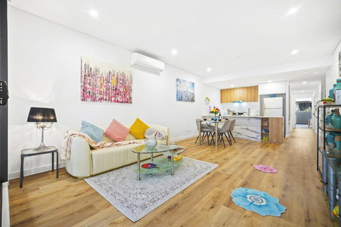 Modern Toy Style APT At Heart Kogarah - Redcliffe Tourism 2