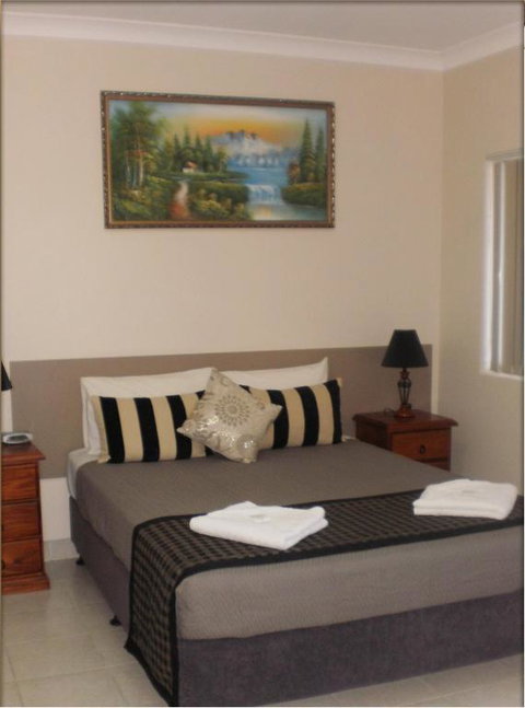 Molika Springs Motel - Redcliffe Tourism 1