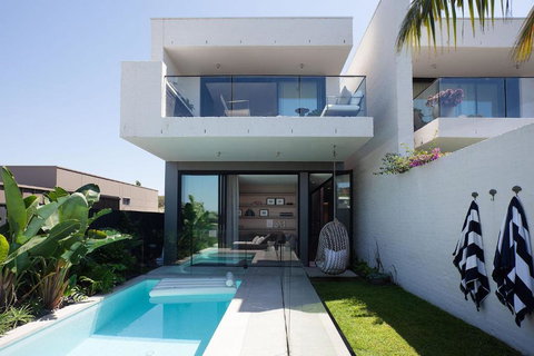 Modern Beachside Haven, Malabar Isyd - Redcliffe Tourism 0