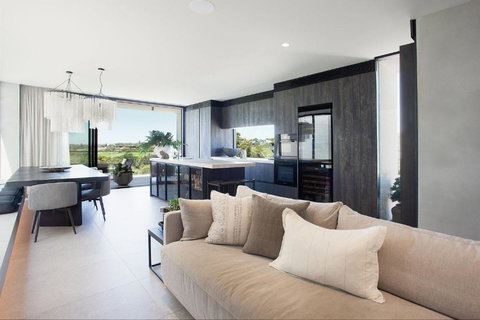 Modern Beachside Haven, Malabar Isyd - Redcliffe Tourism 1