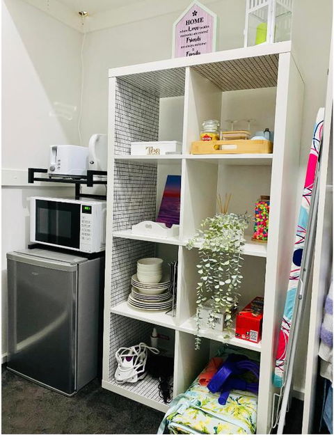 Modern Private Room With Ensuite - Redcliffe Tourism 3