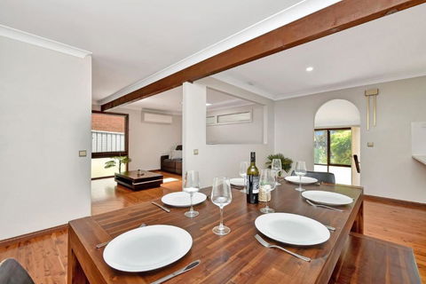 NEW PropertyBreezy Bayside Haven At Brightwaters - Redcliffe Tourism 1