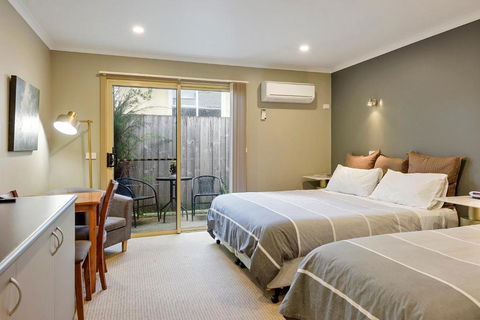 Motel Strahan - Redcliffe Tourism 2