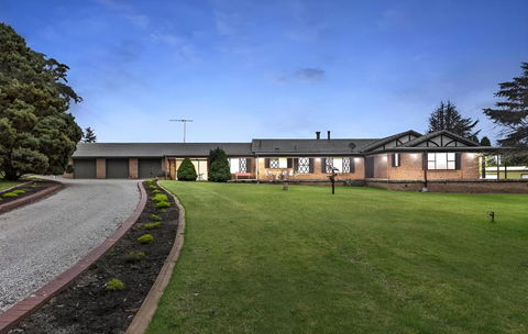 Mountain Culture Farm Stay - Pet Friendly - Redcliffe Tourism 0