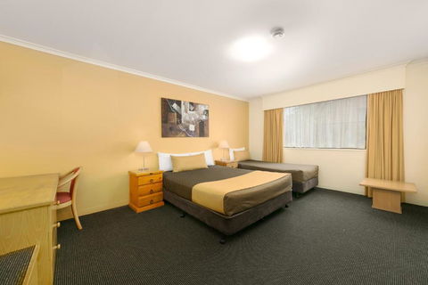 Mt Ommaney Hotel Apartments - Redcliffe Tourism 3