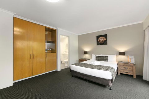 Mt Ommaney Hotel Apartments - Redcliffe Tourism 0