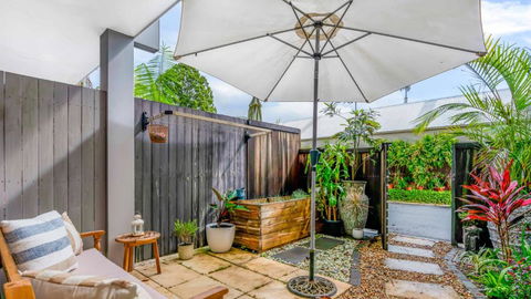 Mullum Haven 3 - Central & Stylish Townhouse - Redcliffe Tourism 2