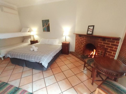 Mundaring Weir Hotel - Redcliffe Tourism 3