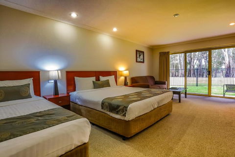 Murray Waters Motor Inn & Apartments - Redcliffe Tourism 0