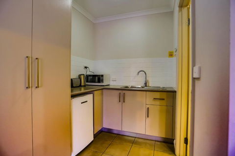 Murray Waters Motor Inn & Apartments - Redcliffe Tourism 3