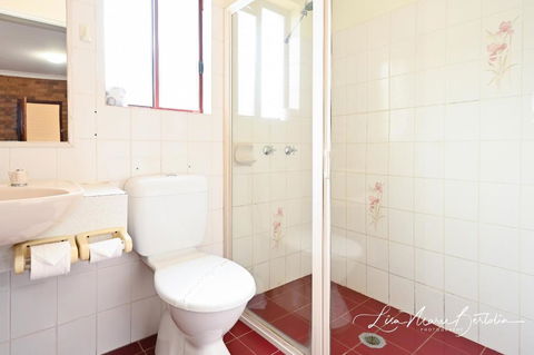 Narrandera Club Motor Inn - Redcliffe Tourism 1