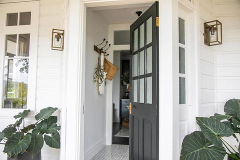 Narraweema Guesthouse - Historic Luxury BnB Retreat - Redcliffe Tourism 2