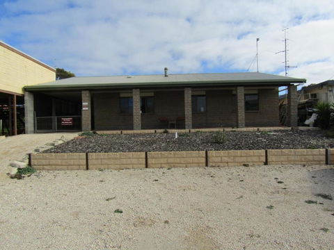 Nelson House - Redcliffe Tourism 0