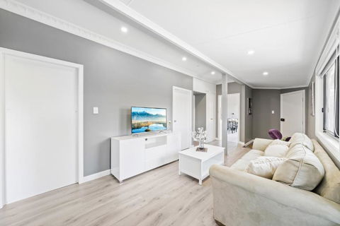 New 2 Bedroom House 500m To Mall With Free Parking - Redcliffe Tourism 2
