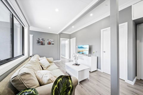 New 2 Bedroom House 500m To Mall With Free Parking - Redcliffe Tourism 1