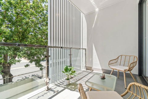 New Luxury Stylish Elegant Townhouse For Families - Redcliffe Tourism 3
