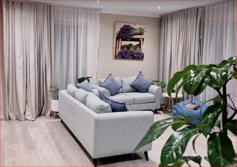 Newly Built Cozy Double Storey 3 Bed Room House At Prospect. - Redcliffe Tourism 3