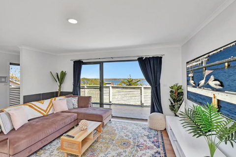 New Property Seabreeze Bungalow - Lakeview Sunset Delight At Sunshine On Lake Macquarie - Redcliffe Tourism 2