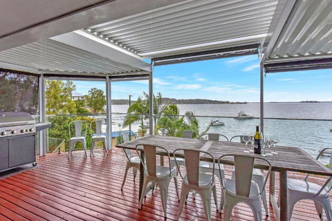 New Property Shimmer Shores Absolute Waterfront Retreat At Fishing Point, Lake Macquarie - Redcliffe Tourism 2