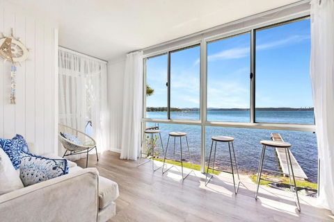 New Property Silverwater Serenity Shores Absolute Waterfront On The Lake - Redcliffe Tourism 3