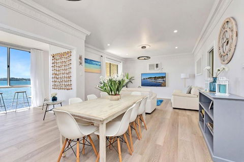 New Property Silverwater Serenity Shores Absolute Waterfront On The Lake - Redcliffe Tourism 2