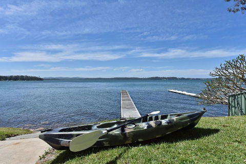 New Property Silverwater Serenity Shores Absolute Waterfront On The Lake - Redcliffe Tourism 1