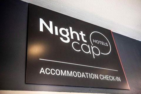 Nightcap At High Flyer Hotel - Redcliffe Tourism 3