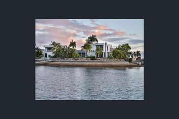 NewPort Dream Quiet Island - No Party Maximum 9-10 People with Redcliffe Tourism