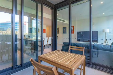 Next To Station Family & Friend Free Parking - Redcliffe Tourism 1