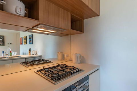 Next To Station Family & Friend Free Parking - Redcliffe Tourism 3