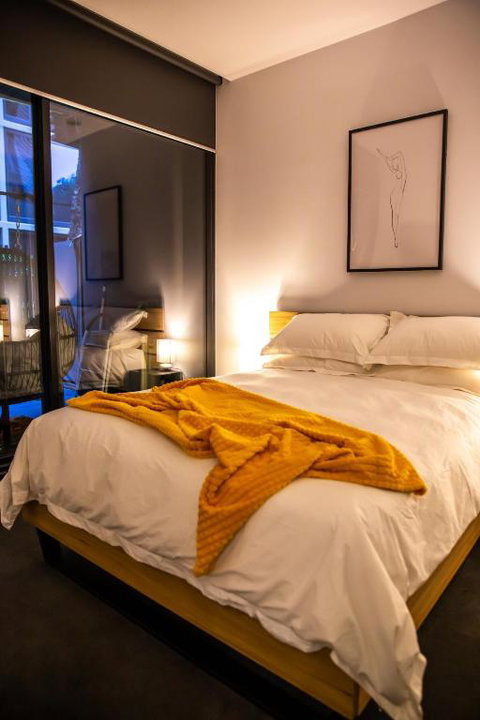 North Melbourne Retreat - Redcliffe Tourism 3