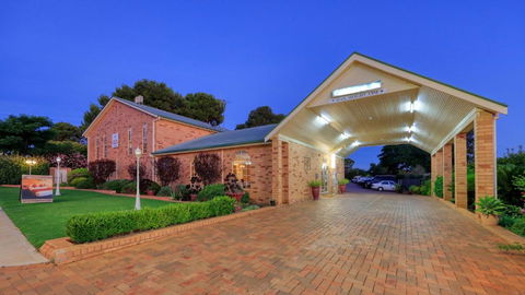 North Parkes Motel - Redcliffe Tourism 0