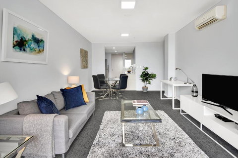 North Sydney Large Two Bedroom MIL2252402 - Redcliffe Tourism 0