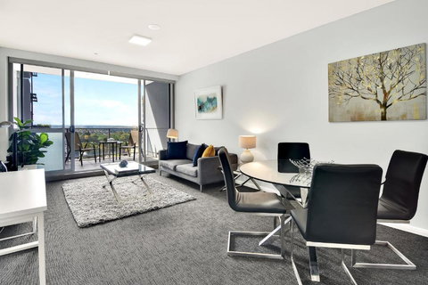 North Sydney Large Two Bedroom MIL2252402 - Redcliffe Tourism 1