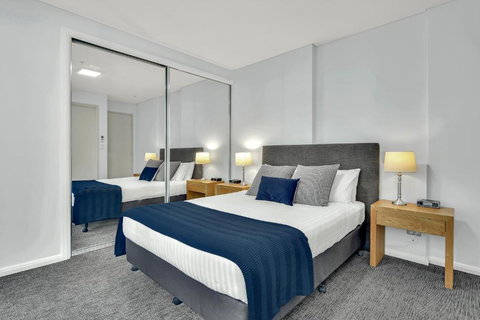 North Sydney Large Two Bedroom MIL2252402 - Redcliffe Tourism 2