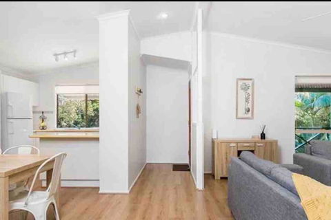NORTH BYRON BEACH HOUSE Surf Sun Sand - Redcliffe Tourism 3