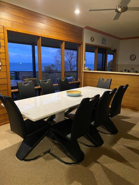 Ocean Blue KI. Absolute Ocean Front, Free WiFi - Redcliffe Tourism 2