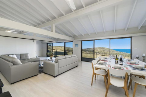 Ocean Paradise - Redcliffe Tourism 0