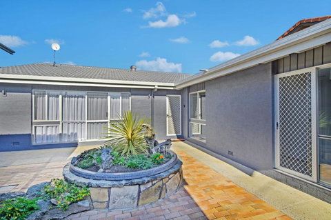 Ocean Paradise - Redcliffe Tourism 1