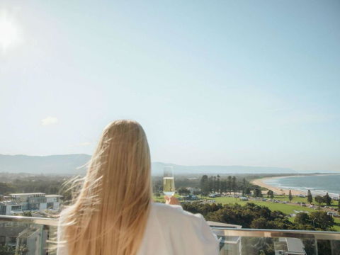 Novotel Wollongong Northbeach - Redcliffe Tourism 3