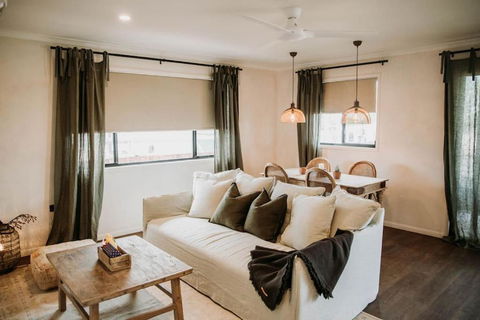 Olive Grove Winton - Redcliffe Tourism 0