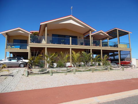 On The Deck @ Shark Bay - Redcliffe Tourism 3