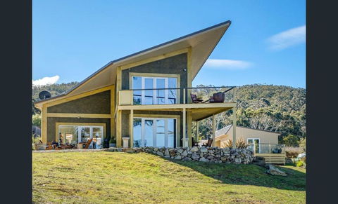 On The Huon River - Redcliffe Tourism 0