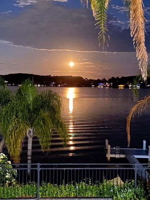 Overnight Reflections B&B - Redcliffe Tourism 1