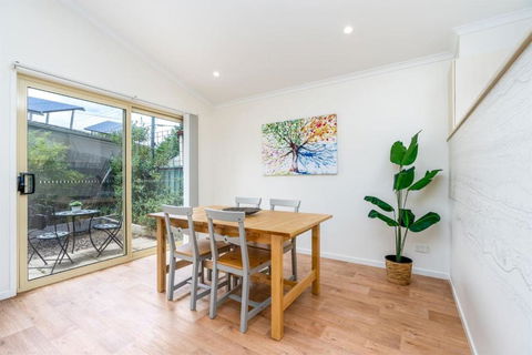 Peaceful 1BR Courtyard Unit In Quiet Dickson - Redcliffe Tourism 1