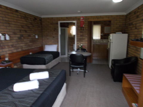 Park House Motor Inn - Redcliffe Tourism 0