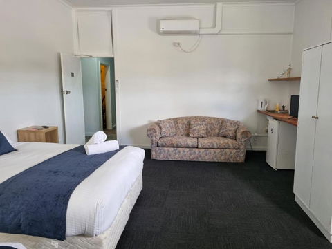 Parkes Hotel - Redcliffe Tourism 2